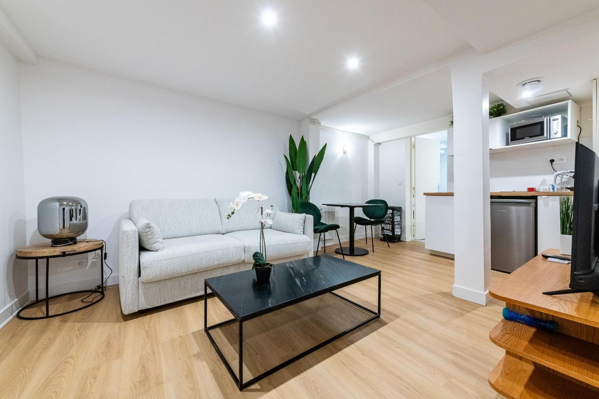 Apartment Le Deniro Loft - Tour Eiffel Invalides - 7 Personnes *
